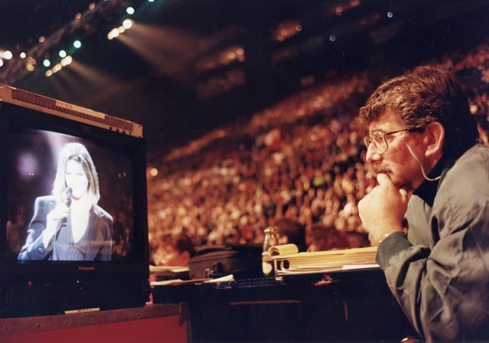 Gary Smith watches Streisand on TV monitor